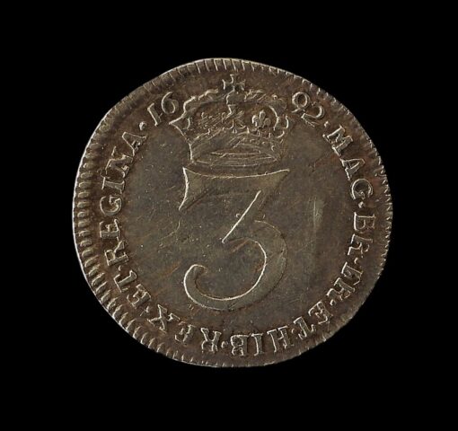 William & Mary Maundy Threepence 1692 'GVL' below bust scarce date - Image 3